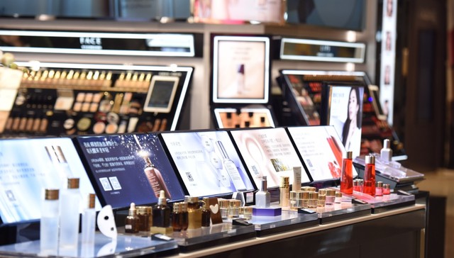 雅诗兰黛,化妆品,高端化,一线品牌