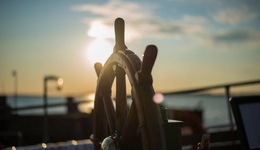 A股即將進(jìn)入創(chuàng)始人交接班周期：誰(shuí)來(lái)接棒、如何接棒？