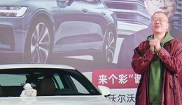 谁在押注“脱口秀直播带货”？