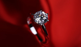低价的二手钻石，能打动年轻人吗？
