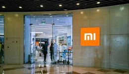 雷軍把手機(jī)大后方交給盧偉冰