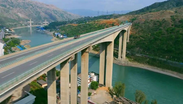 12月30日丽攀高速将全线通车，攀枝花2个半小时直达丽江