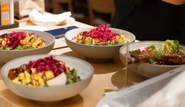 Tims、Manner都在推，咖啡店正流行“賣午餐”？