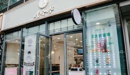 中年危机的娃哈哈，开始卖童装了