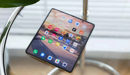 做了几年隐形人，折叠屏又行了？