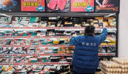 最會省錢的年輕人，在臨期商店“趕集式掃貨”