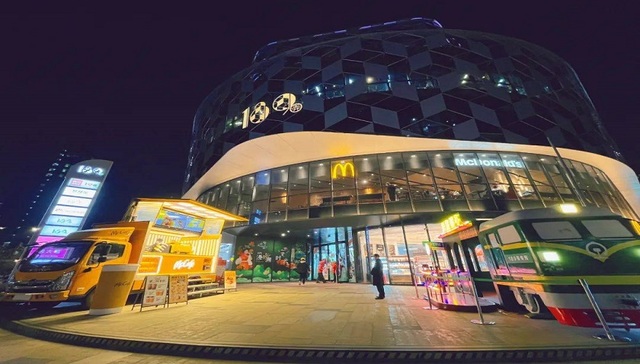 麦当劳咖啡车首站就在普陀，新年快来打卡体验时空穿越 