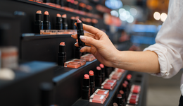 多品牌業(yè)績下滑，化妝品零售總額下降4.5%