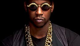 宇宙级网红，都有一条大金链子