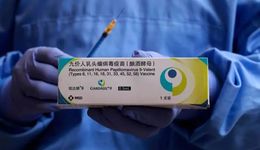 黄牛倒卖、假货泛滥、捆绑销售：疯狂的HPV疫苗，为何“一针难求”？
