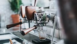 開店不到一年，賠了150多萬？2023咖啡賽道3大“坑”