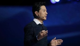 10年砸了1100亿，李彦宏原地等风来