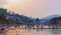 旅游同質(zhì)化傾向背后，如何讓特色景區(qū)“花式”出圈？