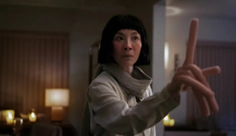 奥斯卡首位华裔影后杨紫琼的“瞬息宇宙”