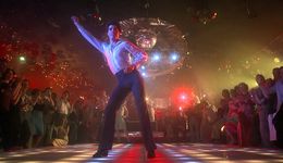 商場集體“收留”過夜年輕人