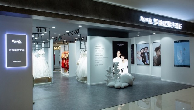 从首创“旅拍”到多产业联动，解码青岛罗曼庭婚纱摄影发展跨越，演绎美好新生活