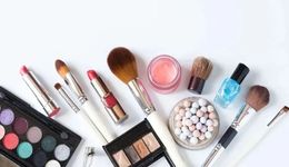 海外美妝敗退，國(guó)貨彩妝“上位”