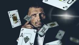 海伦司掉进了海底捞曾经进过的坑