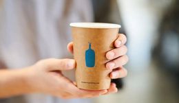 手沖搭配“蔥油餅”，開到上海一周年，藍瓶咖啡變了？