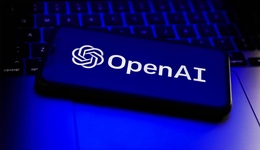 国产大模型之战：是危险竞赛还是iPhone时刻？