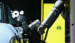 比亚迪，还是应该好好仰望路特斯