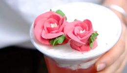 热门榜Top1，奶茶上“立体拉花”，这家上海小店快速走红