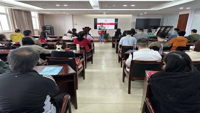 “小巷总理”学急救，普陀用救护培训赋能社区治理