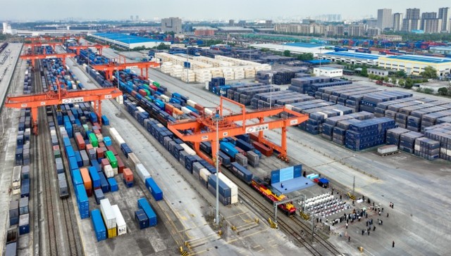 成都国际班列十周年纪念专列发车仪式在成都国际铁路港举行