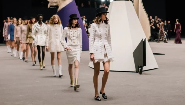 新消费,消费趋势,投融资,Gap裁员，香奈儿IPO