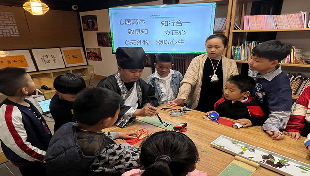 大学教师变身“王阳明”  家风馆里沉浸式话家风