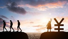 富豪身家大缩水，钟睒睒三夺首富