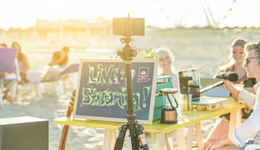 蘋果辦了一場(chǎng)不叫賣不發(fā)券純錄播的直播，圖什么？