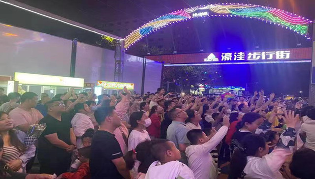 长街“更新”，打造精彩夜生活，黄岛濠洼步行街人气持续攀升