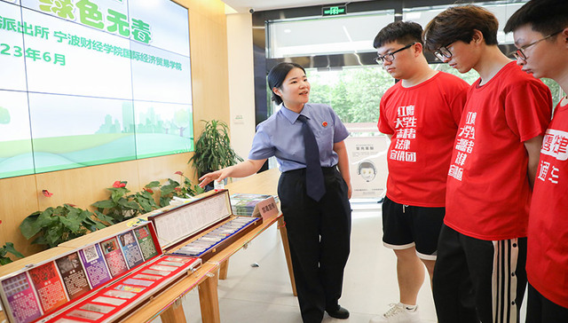 情景体验、实物展示、有奖问答……这场沉浸式禁毒宣传活动很出圈