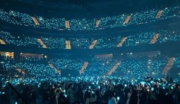 靠演唱會(huì)場(chǎng)外賺錢的除了黃牛，也可能是攤主