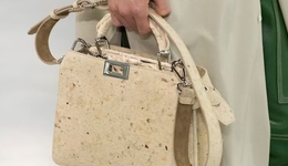 TOPBRAND | Stuff获融资；星巴克联名BLACKPINK ；亚朵推出凉茶铺；FENDI X 隈研吾推联名系列