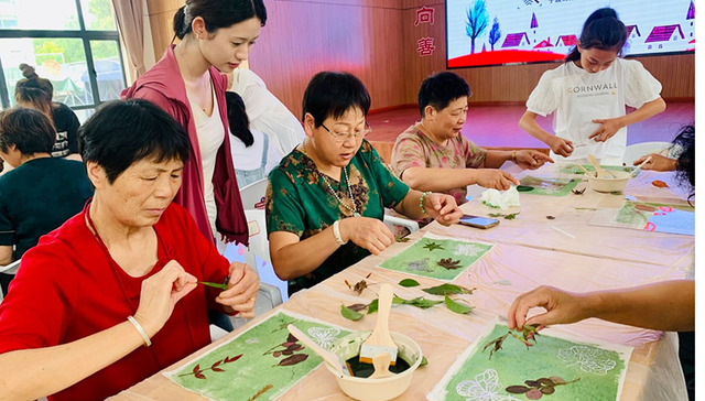 00后大学生送艺术下乡，唤醒村居老人心灵花园