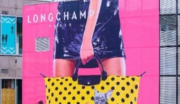 當(dāng)經(jīng)典品牌跨界先鋒藝術(shù)：LONGCHAMP聯(lián)名前衛(wèi)藝術(shù)刊物TOILETPAPER
