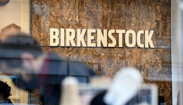 TOPBRAND | SOC获融资；勃肯鞋或进行IPO；蜜雪冰城联名中国邮政；可口可乐成立酒饮公司；开云集团任命首席财务官