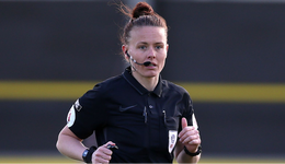 世界杯赛场上的差距，我们在英格兰女足发展报告中找到答案