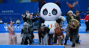 成都大运会比赛中场表演《熊猫》剧组成员精彩演出获赞誉 