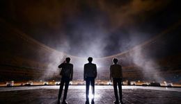 TFBOYS 和凤凰传奇，草根组合的AB面