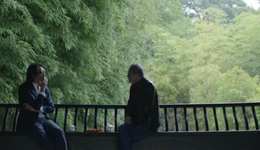 接纳亲密的许知远，穿越周期的《十三邀》