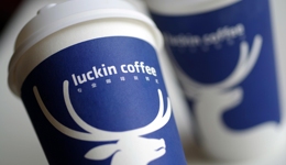 2023，瑞幸的“大敌”从星巴克变成了“自己”？