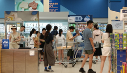 为一块蛋糕“打架”，山姆盒马争中产