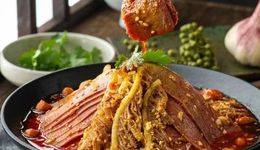 紫燕百味鸡半年报：加速拓店但难掩单店收入颓势