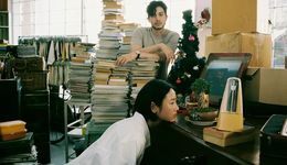 识破消费主义陷阱的年轻人，非必要不买