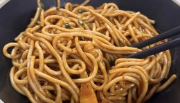 武漢專項(xiàng)整治熱干面亂象，地方美食距離“規(guī)范化”發(fā)展還有多遠(yuǎn)？