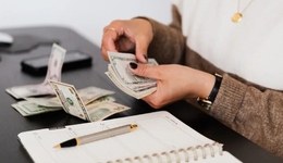 特别策划 | 年轻人为何开始“特种兵”式存钱？