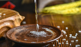 泸州老窖“争三”，越争越掉队？